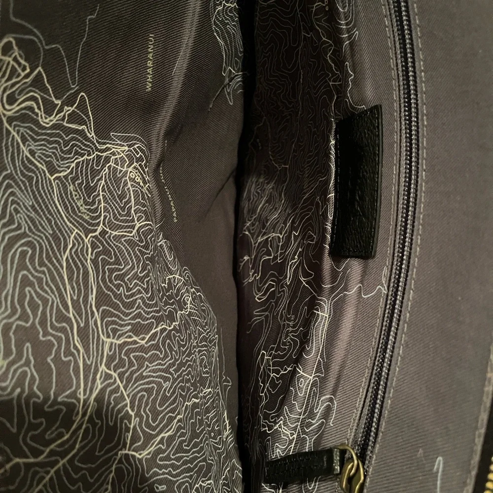Honest Wolf Travel Bag Sleeve